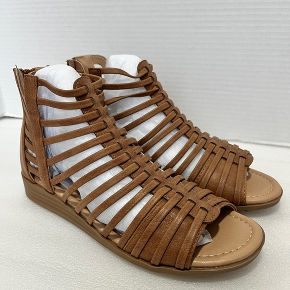 Journee Collection Shoes - Gladiator sandals Journee Collection Womens Delilah size 6.5W Color Brown
